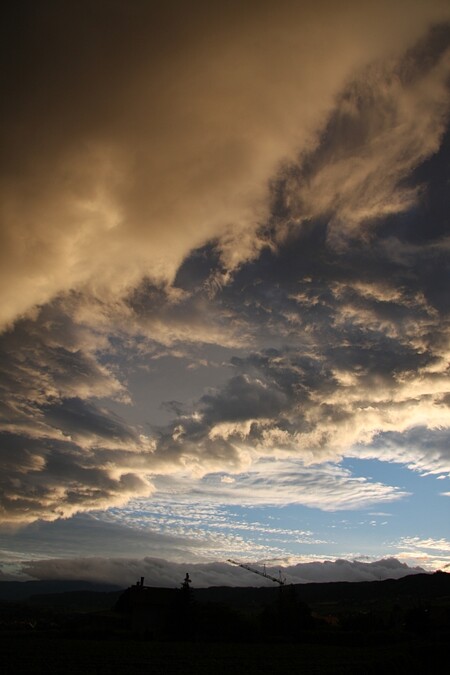 Našli jsme 4000 studí, které napsalo 10 000 vědců. A 97 procent z nich prohlásilo, že za současné globální oteplování může většinově člověk, říká Mark Richardson z univerzity v Readingu.