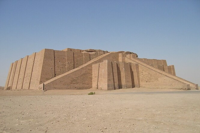 Ve městě Ur písečné duny urychlují erozi severní části majestátního stupňovitého chrámu zikkuratu, který byl před více než 4000 lety zasvěcen měsíčnímu bohu Nannovi.