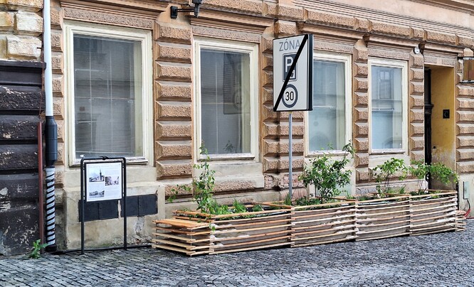 Živé okapové svody v Kadani.