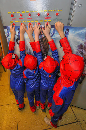 Spiderman zhasnul Žižkovskou věž v Praze