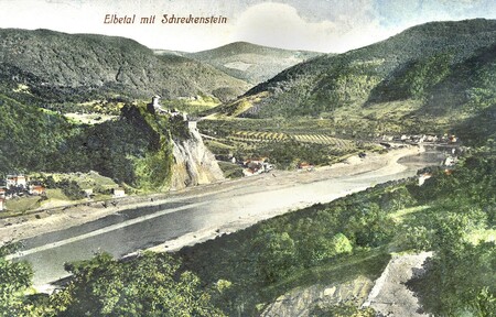 Historická pohlednice Labe u Střekova, cca 1910. V místě dnešních zdymadel řeku lemovaly bělostně písčité pláže.