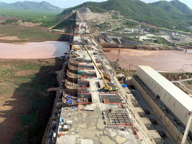 Etiopská přehrada za 4,6 miliardy dolarů (102,3 miliardy korun) má být největší hydroelektrárnou v Africe a Etiopie stavbu už dokončuje.