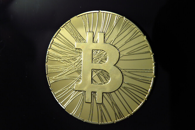 "V současné situaci zůstává pozitivní potenciál bitcoinu neprokázaný, negativa jsou však velmi reálná," uvedl David Sneyd z týmu společnosti BMO Global Asset Management pro zodpovědné investování.