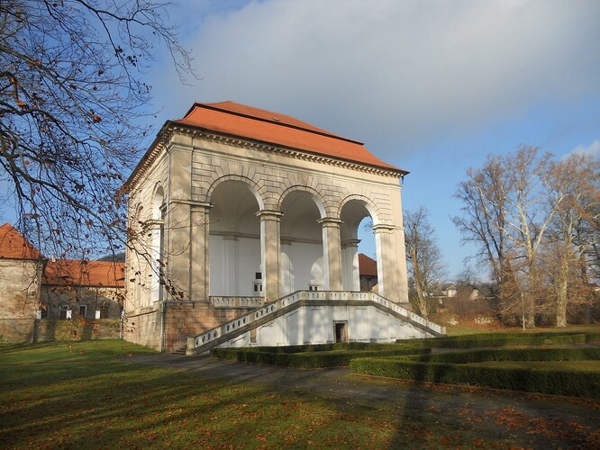 Valdštejnská lodžie je raně barokní památka u města Jičína, kterou nechal v letech 1627 až 1632 vystavět vévoda Albrecht z Valdštejna jako svou reprezentativní příměstskou vilu se zahradou a parkem. Areál nebyl nikdy dokončen.