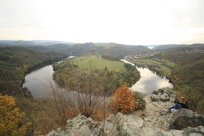 Vyhlídka Na Altánku nabízí malebný pohled na podkovu řeky Vltavy. Někdy se také používá název Solenická podkova, podle Švagra však jde o nové pojmenování, šířící se díky internetu, které by místní nepoužili.