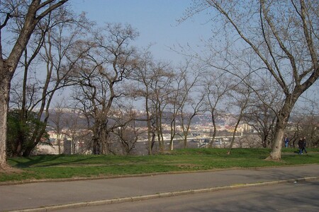 Vrch Vítkov mezi pražskými čtvrtěmi Žižkov a Karlín by se měl dočkat úprav. / Ilustrační foto Vrch Vítkov mezi pražskými čtvrtěmi Žižkov a Karlín by se měl dočkat úprav. / Ilustrační foto