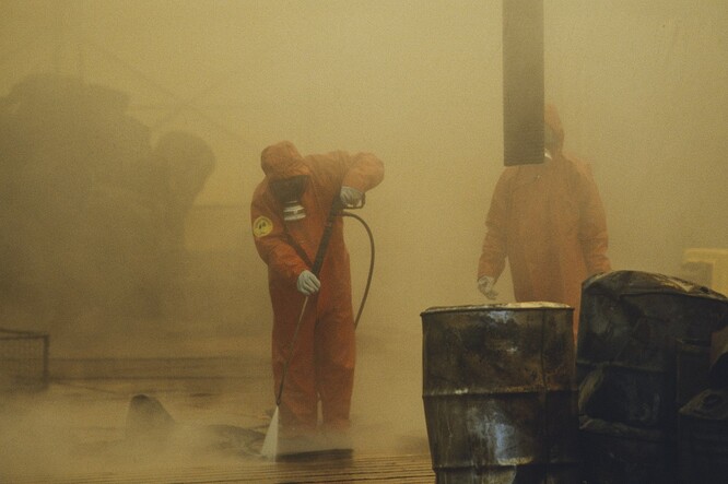 Černobyl na řece. Odklízení následků požáru v chemičce Sandez, 1986