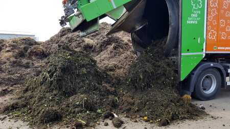 Smyslem cirkulární ekonomiky je tok odpadů zacyklit, aby nebyly ukládány na skládky či spalovány, ale aby byly zdrojem surovin. Na snímku pražská kompostárna.