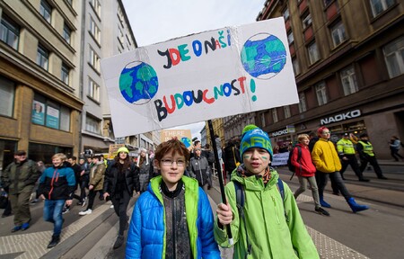 Organizátorky chtějí pochodem podpořit statisíce mladých lidí po celém světě, kteří pořádají pravidelné páteční protesty proti nedostatečnému mezinárodnímu úsilí v boji proti změně klimatu.