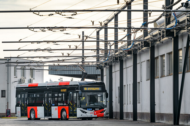 V pracovní dny bude elektrobus obsluhovat linku 213 ze zastávky Želivského a linku 154 ze zastávky Strašnická. O víkendech bude jezdit i na lince 124.