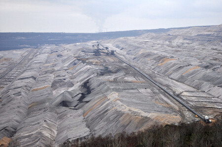 Odpůrci uhlí dnes vnikli do prostor povrchového dolu Hambach (na ilustračním snímku) západně od Kolína nad Rýnem.