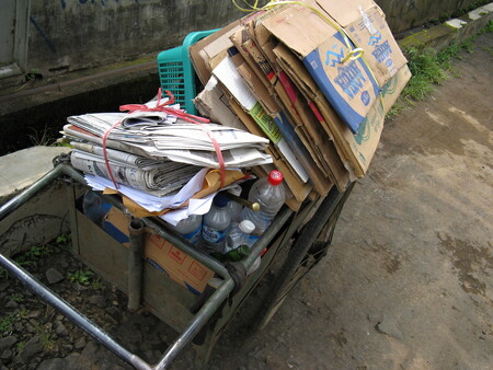 Papír se ve školách začal sbírat v době, kdy kontejnery na tříděný odpad nebyly běžně dostupné nebo kdy papír vykupovaly jen sběrné suroviny. Ilustrační snímek.