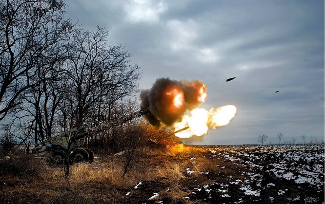 Každý dělostřelecký granát má svou energii, tedy potenciál vykonat práci. (Východ Ukrajiny 13. května 2016.)