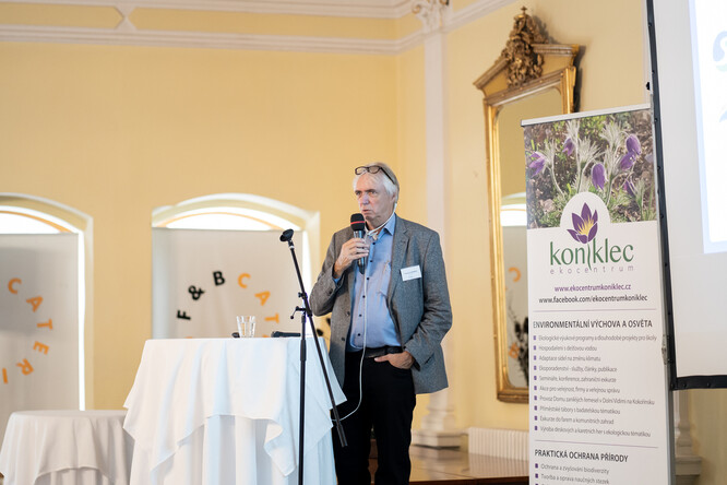 Harald Sommer vysvětluje funkci systému MZI v Rummelsburgu. Harald Sommer vysvětluje funkci systému MZI v Rummelsburgu.