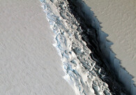Prasklina v šelfovém ledovci Larsen C