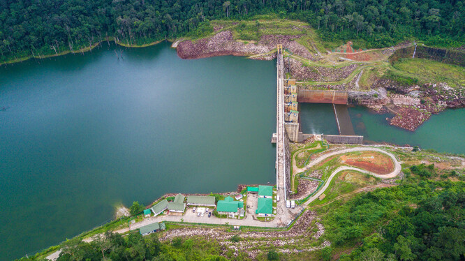 Přehrada Nakai Dam na laoské řece Nam Theun, přítoku Mekongu.