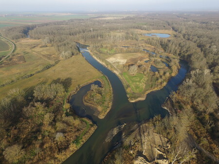 Devět set metrů navíc získala řeka Dyje po znovunapojení třech meandrů, které od ní byly v sedmdesátých letech odpojeny.