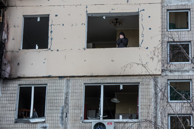 Ostřelováním zničený obytný blok ve čtvrti Obolon v Kyjevě, 14. března 2022.