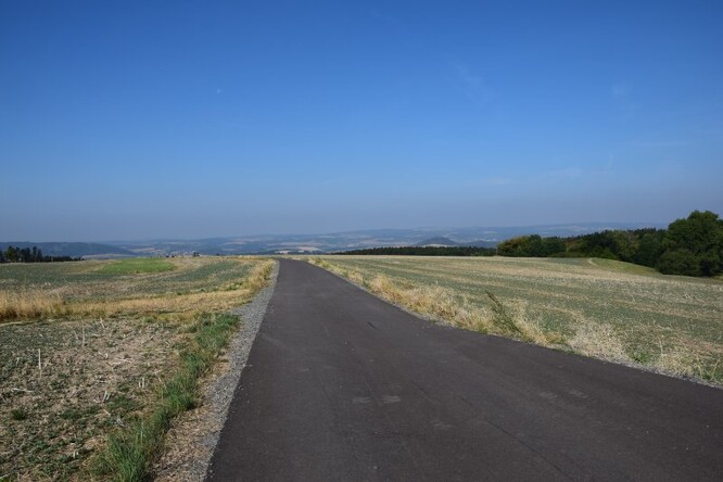 Polní cesta u obce Kuničky v Jihomoravském kraji.