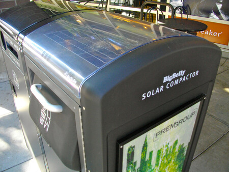 Lavičky a kontejnery se v ulicích objeví letos. Opozice investici zpochybňuje. Lavičky a kontejnery se v ulicích objeví letos. Opozice investici zpochybňuje.