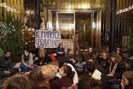 Demonstranti, kteří po několik dnů blokovali budovu rektorátu Univerzity Karlovy (UK), se v pondělí večer po tříhodinovém jednání dohodli s akademickým senátem univerzity na okamžitém ukončení okupační stávky. / Ilustrační foto