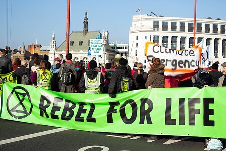 Ekologičtí aktivisté včera po necelých třech měsících znovu zablokovali ulice Londýna a také dalších čtyř britských měst. / Ilustrační foto