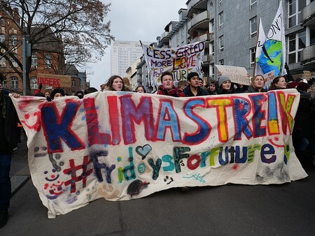 Studenti od loňského září v pátečních dnech stávkují a demonstrují po vzoru šestnáctileté Švédky Grety Thunbergové. / Ilustrační foto