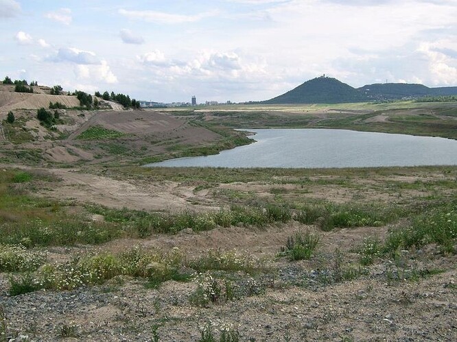 Vznikající jezero v roce 2007.