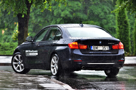 Testování ukázalo, že BMW 320d v laboratoři bez problémů splňuje normu euro 6, ve skutečném provozu produkuje ale násobně více oxidů dusíku (na ilustračním snímku BMW 320d).