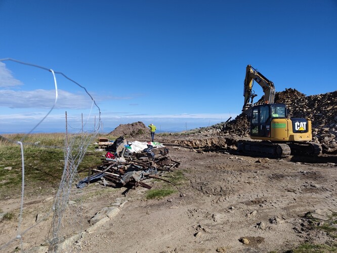 Práce při stavbě rozhledny považují autoři podnětu jen za začátek devastace horské přírody. Pokud bude stavba otevřena, výrazně podle nich přibude turistů a také ničení vzácného ekosystému alpínského bezlesí.