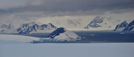 Vědci z petrohradského institutu pro výzkum Arktidy a Antarktidy dosáhli hladiny jezera v hloubce 3768 metrů.