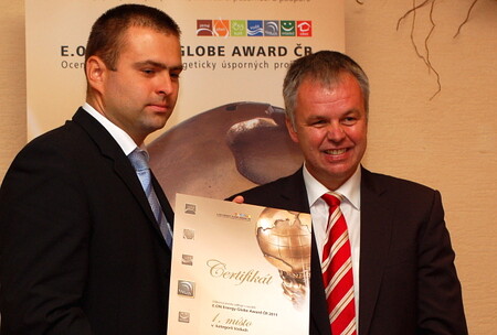 Jedním z vítězů byla domácí plnička CNG. Ceny předával předseda představenstva E.ON Czech Holding AG, Michael Fehn.