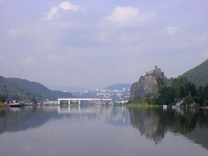 Hrad Střekov a panorama Ústí nad Labem
