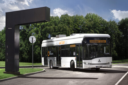 Škoda Electric na konci září podepsala smlouvu na dodávku 11 elektrobusů do Českých Budějovic. Od března slouží deset vozidel stejného typu v MHD v Třinci, provozuje je firma Arriva Morava.  Na ilustračním snímku Škoda Perun.