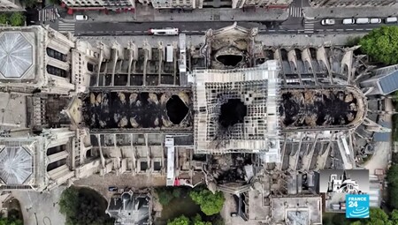 Požárem poškozený gotický chrám Notre-Dame v Paříži může být nyní nebezpečný i kvůli kontaminaci olovem. / Ilustrační foto