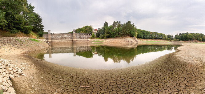 Sucho 2018. Přehrada Pařížov. Sucho 2018. Přehrada Pařížov.