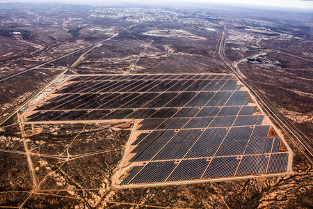 Austrálie spustila dvě nové fotovoltaické elektrárny. Na snímku 53MW elektrárna Broken Hill.
