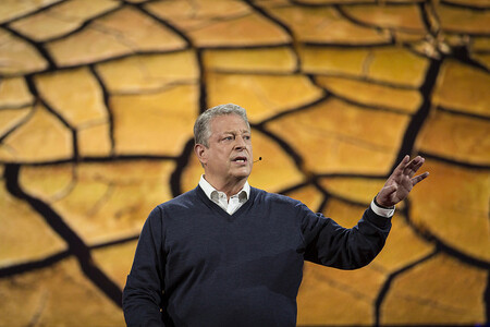 Gore, který v roce 2007 dostal Nobelovu cenu za boj proti riziku globálního oteplování, se během Trumpovy volební kampaně vůči republikánskému kandidátovi ostře vymezoval a obviňoval ho, že způsobí "klimatickou katastrofu". Po volbách ale prohlásil, že hodlá ve spolupráci s budoucím prezidentem učinit cokoli, aby USA zůstaly v čele boje proti klimatickým změnám