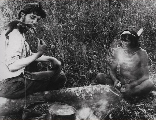 Alberto Vojtěch Frič s indiánem Čejkolkem z kmene Toba v Brazílii.