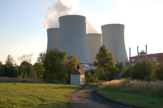 Maximální počet reaktorů, které mohou v Temelínu a Dukovanech stát, je dán tím, jak budou velké. A jestli je pro ně zajištěno dostatečné chlazení.