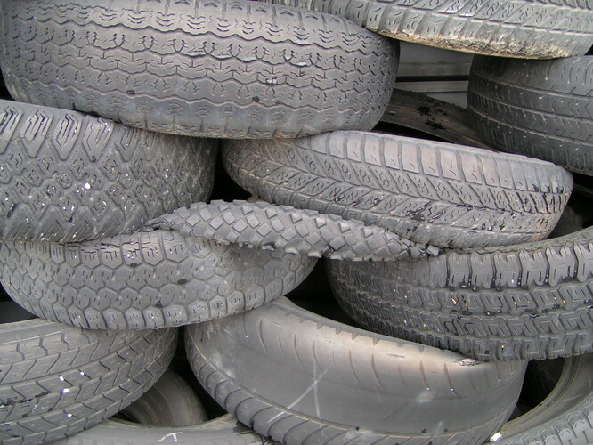 Likvidovat lze tímto způsobem podle Štefance například staré pneumatiky, komunální plastový odpad či zbytky z plastikářské výroby.