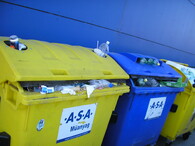 Kontejnery na tříděný odpad v Maďarsku.