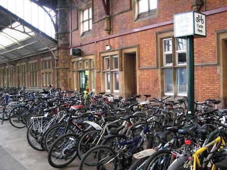 Také to takhle vypadá před vaší firmou? Pak byste se měli přihlásit do kampaně "Do práce na kole" Také to takhle vypadá před vaší firmou? Pak byste se měli přihlásit do kampaně "Do práce na kole"