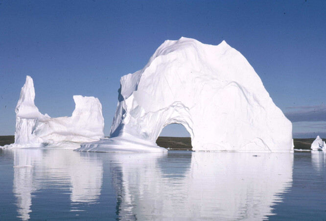 "Grónsko sehraje roli kanárka v dole a ten kanárek je už v podstatě mrtvý," říká Ian Howat, který se zabývá výzkumem ledovců na Ohijské státní univerzitě a je spoluautorem studie.