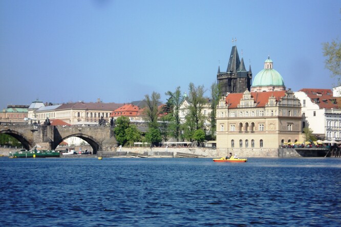PVK zásobují vodou zhruba 1,32 milionu obyvatel Prahy a 208 000 obyvatel Středočeského kraje. Délka vodovodní sítě včetně přípojek dosahuje 4415 kilometrů a délka kanalizační sítě včetně přípojek 4720 kilometrů.