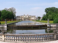 Zahrada zámku Villa Pisani.