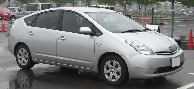 Nejprodávanější značkou hybridů je Toyota s 3255 vozy.