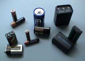 Z jedné tuny baterií lze recyklací podle ECOBATu znovu získat až 167 kg oceli, 210 kg zinku, 205 kg manganu a přibližně 15 kg niklu a mědi