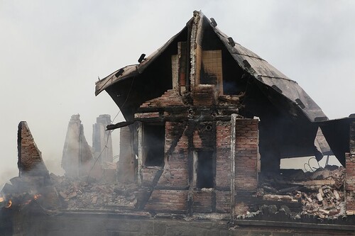 Požár Petrovy boudy 1. srpna 2011 na hřebenech Krkonoš, při němž byla celá bouda zničena