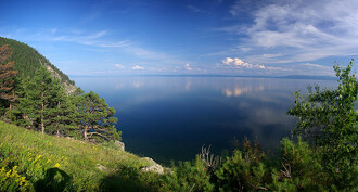 Bajkal obsahuje skoro pětinu sladké vody na Zemi.